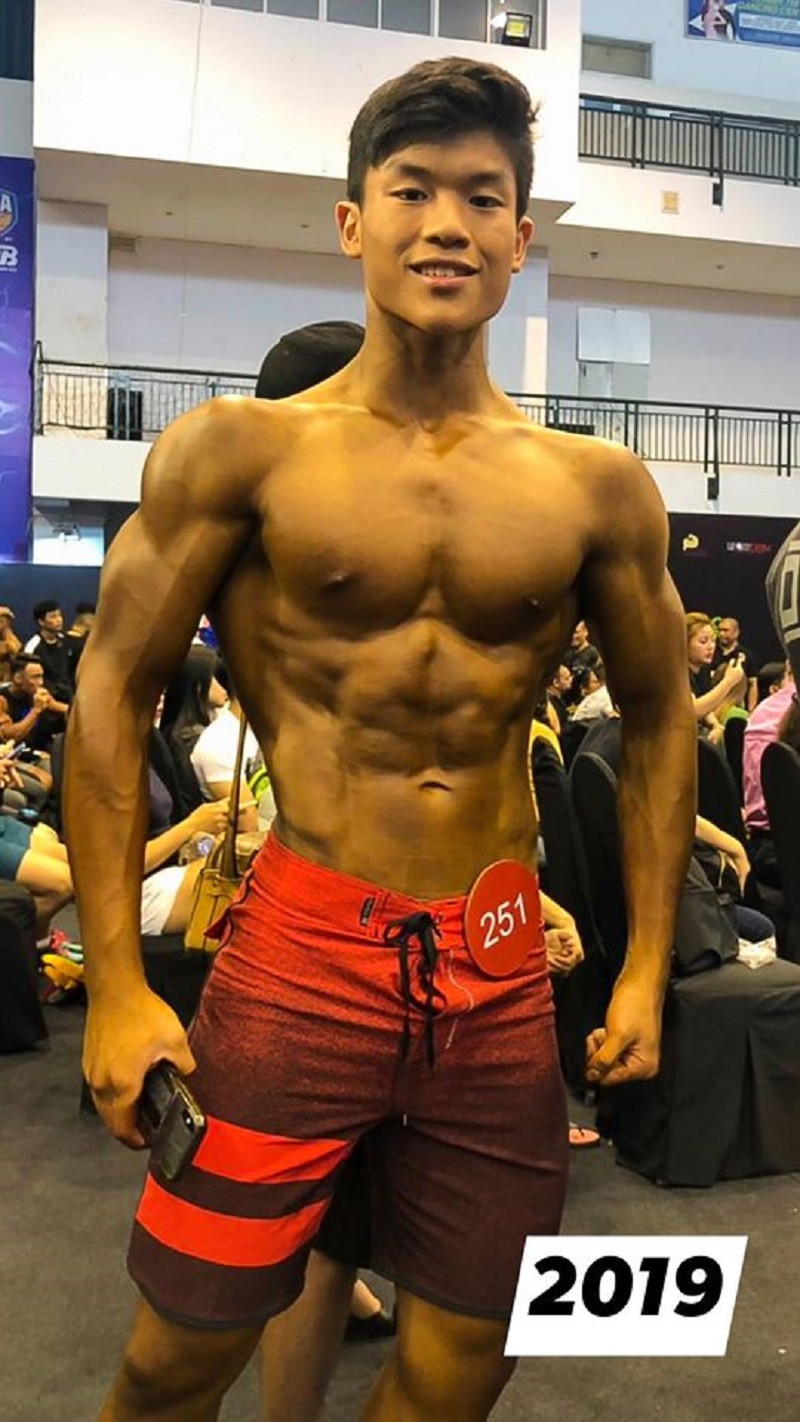 Giữa năm 2018, Vinh đăng kí thi giải Thể hình trẻ 2018 ở TP Hồ Chí Minh và đạt HCV, đây chính là động lực giúp chàng trai trẻ hăng say luyện tập để duy trì thân hình săn chắc và cường tráng.