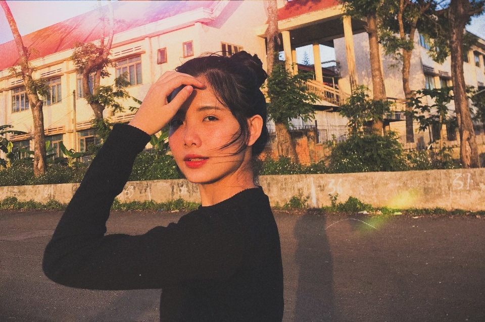 Lam Bửu quê ở Đắk Mil, tỉnh Đắc Nông. Sau khi hoàn thành chương trình học trung học tại quê hương, cô nàng tới TP HCM học tập.