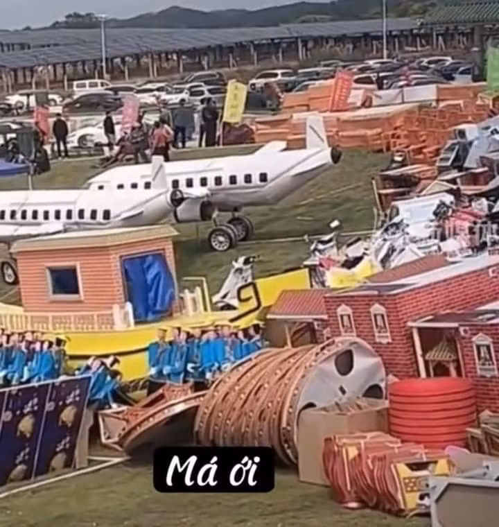 Vào những ngày này, con cháu của những người đã quá cố thường sẽ đốt vàng mã để tỏ lòng thành kính của người còn sống đối với những người thân, bạn bè đã khuất.