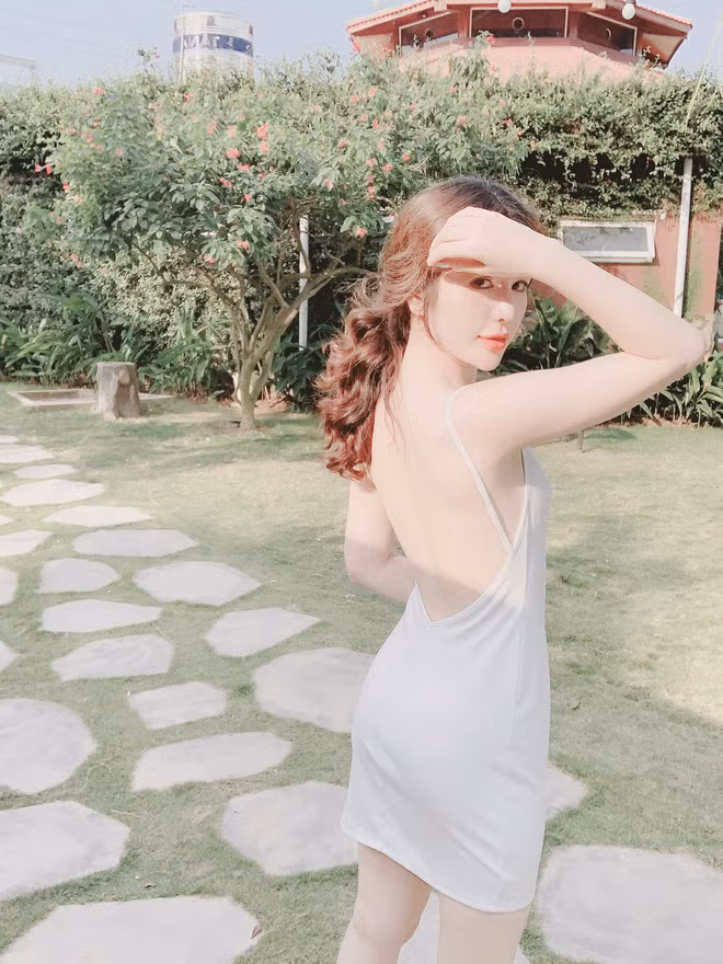 Với lợi thế ngoại hình, Thùy Dương sớm thử thách bản thân với công việc mẫu ảnh.