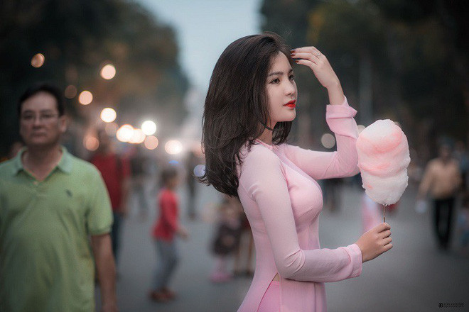 Vẻ đẹp của Thùy Dương được nhiều dân mạng cho là trong veo, ngọt ngào và có nét riêng.