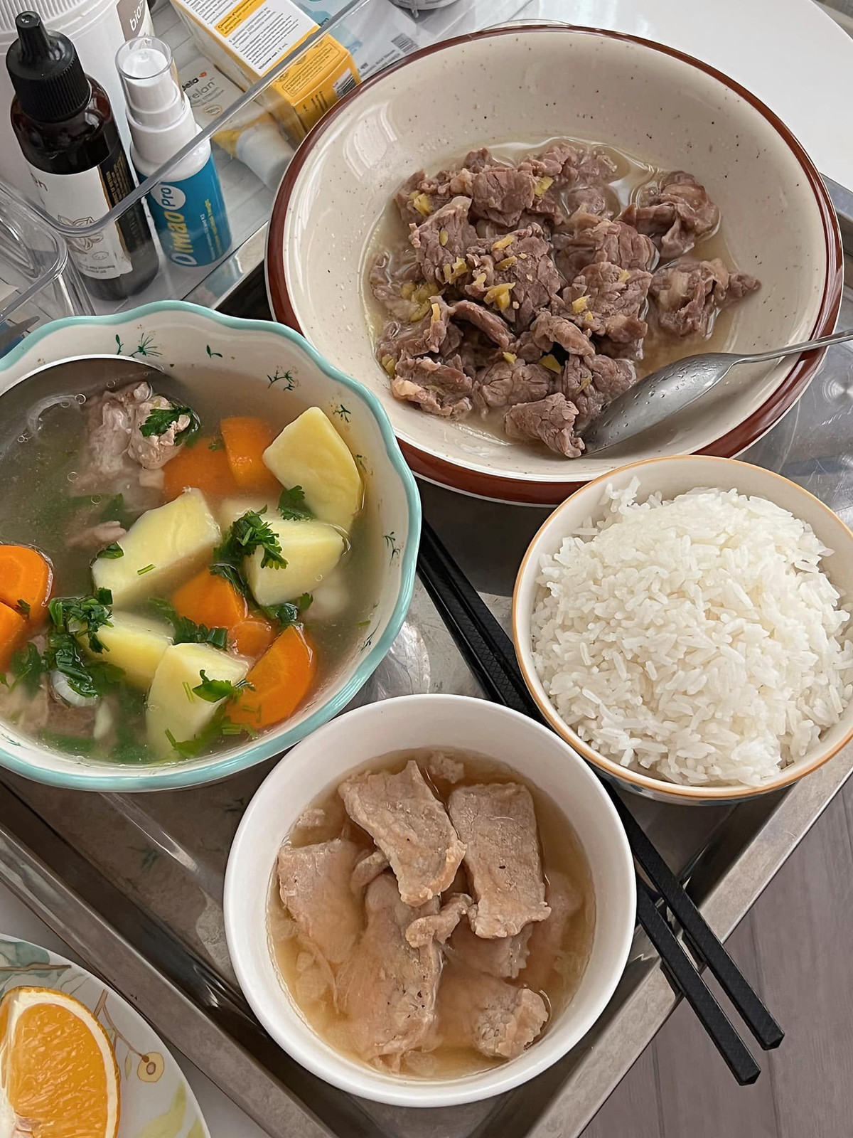 Chị Linh (sống tại Hà Nội) may mắn khi được ăn cơm cữ do chính tay bố ruột nấu. Với mẹ bỉm, đây là niềm hạnh phúc vô bờ khiến chị luôn biết ơn và hạnh phúc.