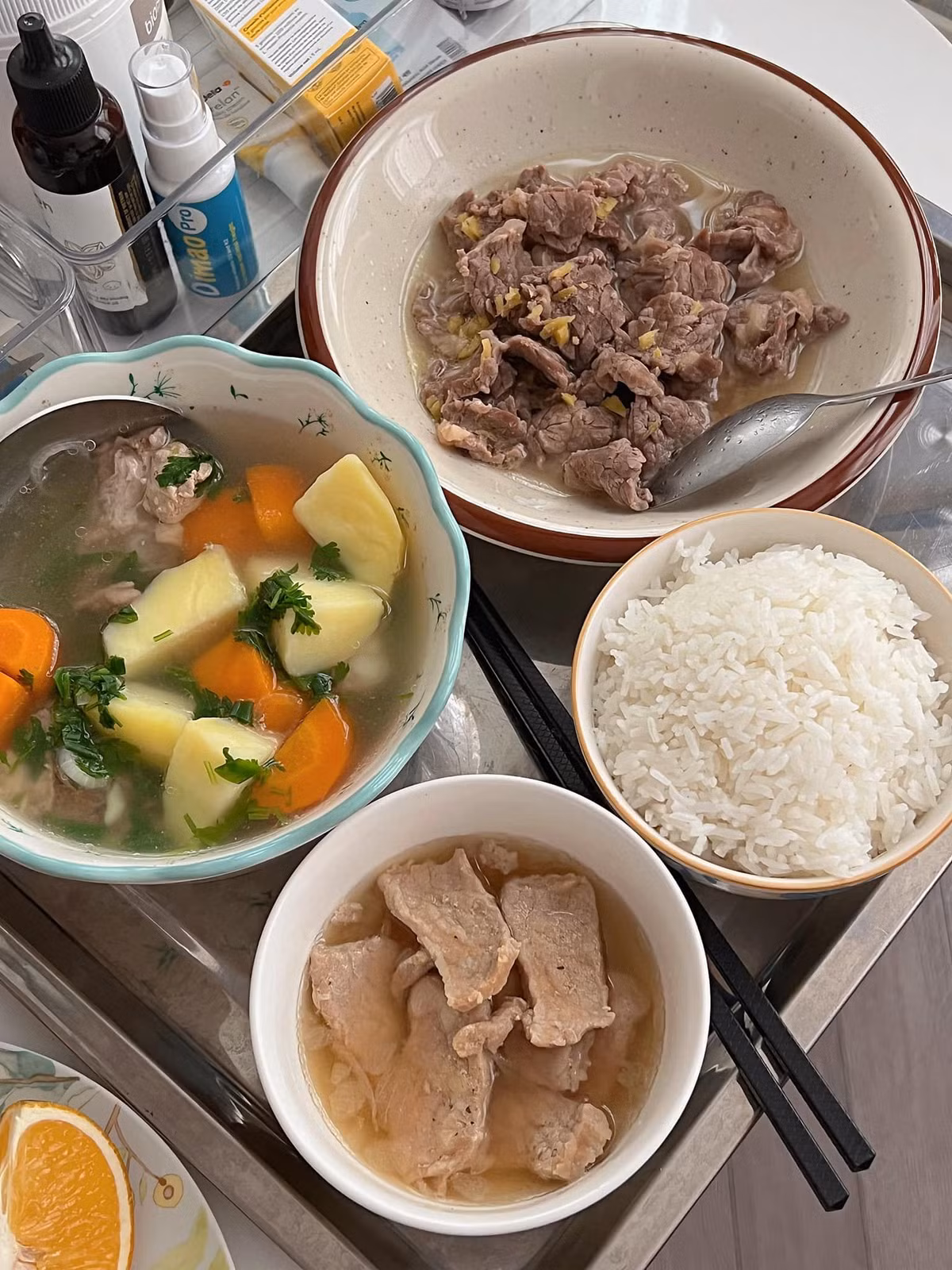 Chị Linh (sống tại Hà Nội) may mắn khi được ăn cơm cữ do chính tay bố ruột nấu. Với mẹ bỉm, đây là niềm hạnh phúc vô bờ khiến chị luôn biết ơn và hạnh phúc.