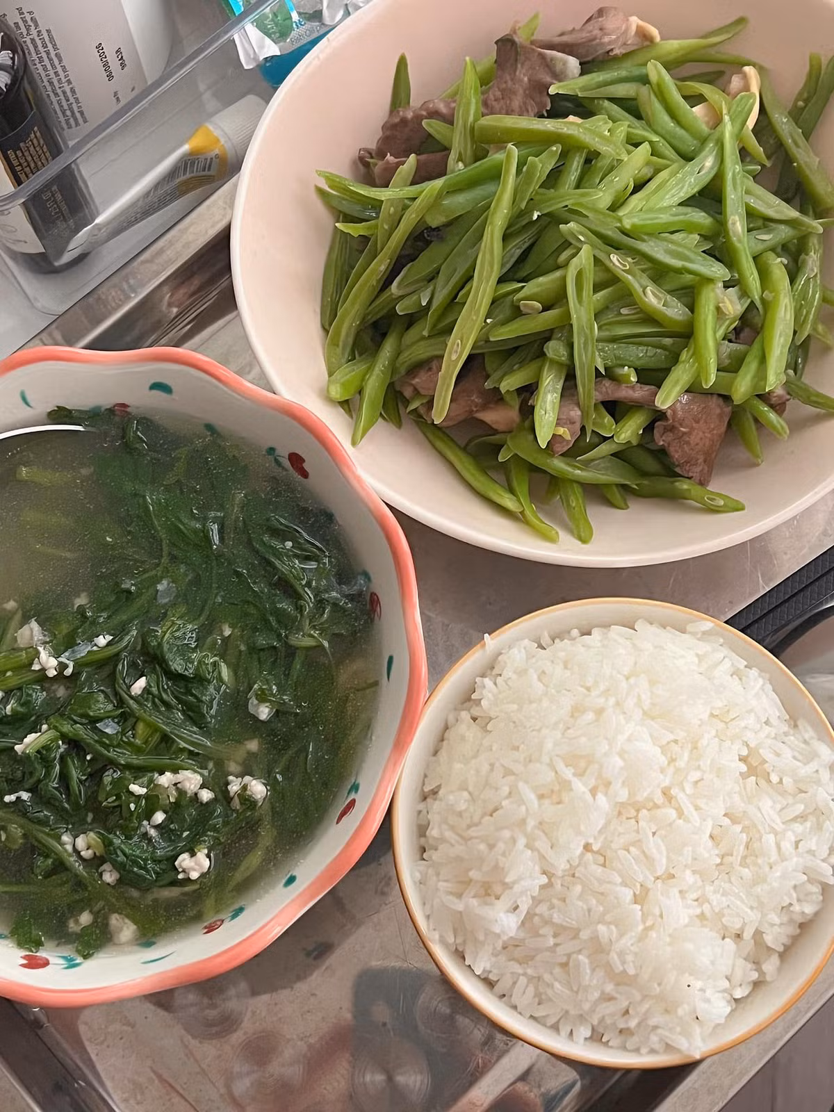 "Ông bà vẫn miệt mài ở bên cạnh chúng em, thương em, chăm em như thể em dù lấy chồng rồi thì vẫn là con gái bé bỏng trong mắt ông bà vậy" - chị Linh xúc động.