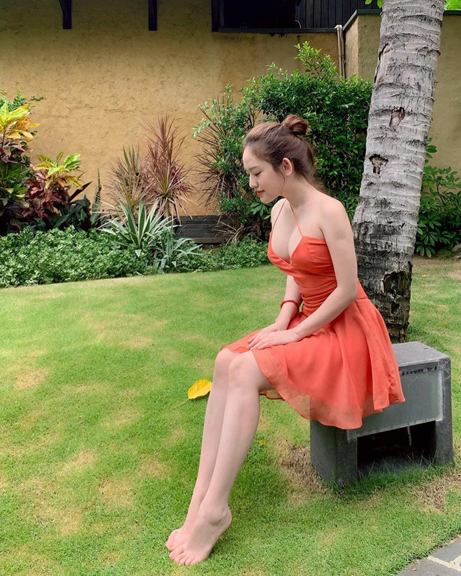 Mới đây, Thúy Vi bất ngờ công khai việc thực hiện tháo túi nâng ra khỏi ngực sau một thời gian dài phẫu thuật thẩm mỹ chỉnh sửa vòng 1 đầy đau đớn.