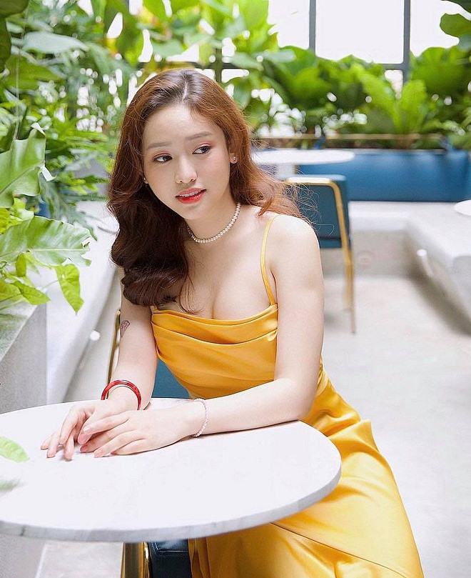 Theo cô, bộ ngực sửa rất bình thường nhưng bạn trai cũ từng bảo: "Người yêu cũ của anh không có ngực, nhưng anh vẫn cảm thấy thích điều ấy".