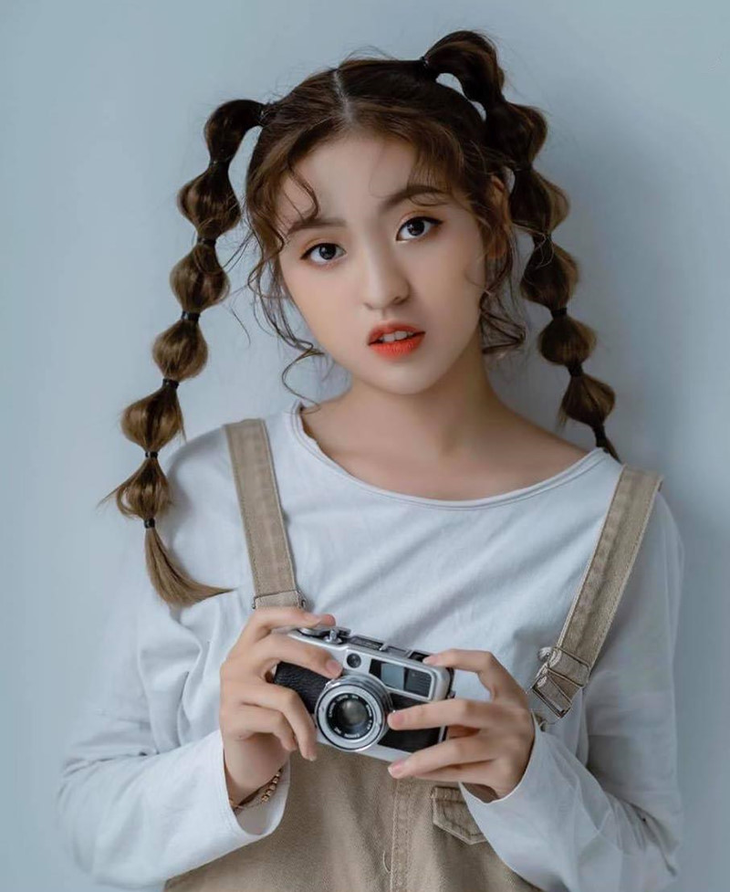 Bên cạnh đó cũng có người tiết lộ rằng điểm thi đại học của cô nàng chỉ hơn 14 điểm. Thế nhưng, thông tin này vẫn chưa được xác minh.