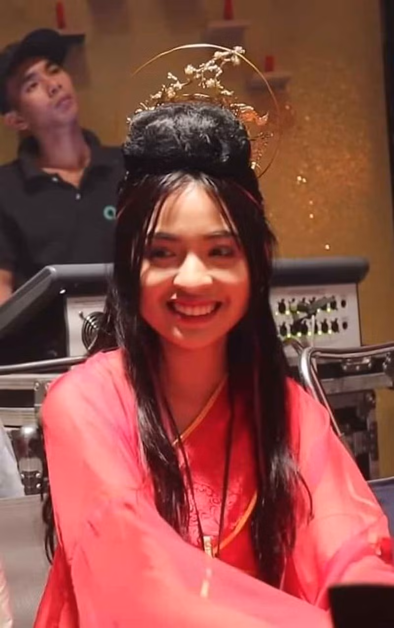 Sự xuất hiện của Thanh Tâm trong clip quảng cáo game cùng streamer ViruSs cũng khiến dân mạng hết hồn. Không chỉ kém xinh, cô nàng còn trông khá đô con.