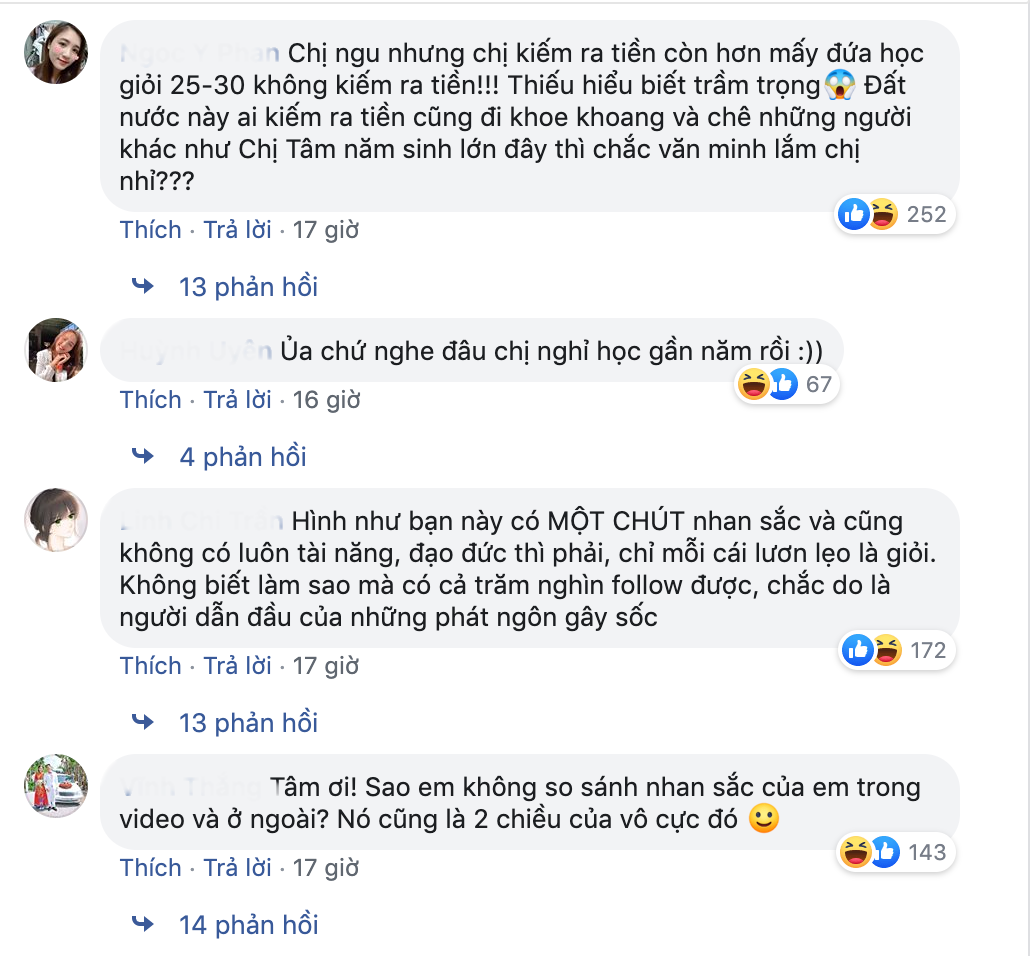 Ngay lập tức, phát ngôn này của cô nàng trở thành tâm điểm chỉ trích của cộng đồng mạng. "Chị nghĩ chị là ai mà chị phát biểu như thế, học thì dốt mà nghĩ mình vô trường nào cũng được à?", "Mình học cùng trường bạn nhưng mình thấy thật sự xấu hổ".