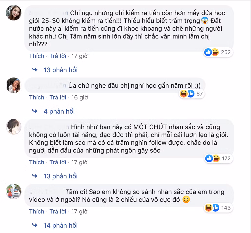 Ngay lập tức, phát ngôn này của cô nàng trở thành tâm điểm chỉ trích của cộng đồng mạng. "Chị nghĩ chị là ai mà chị phát biểu như thế, học thì dốt mà nghĩ mình vô trường nào cũng được à?", "Mình học cùng trường bạn nhưng mình thấy thật sự xấu hổ".