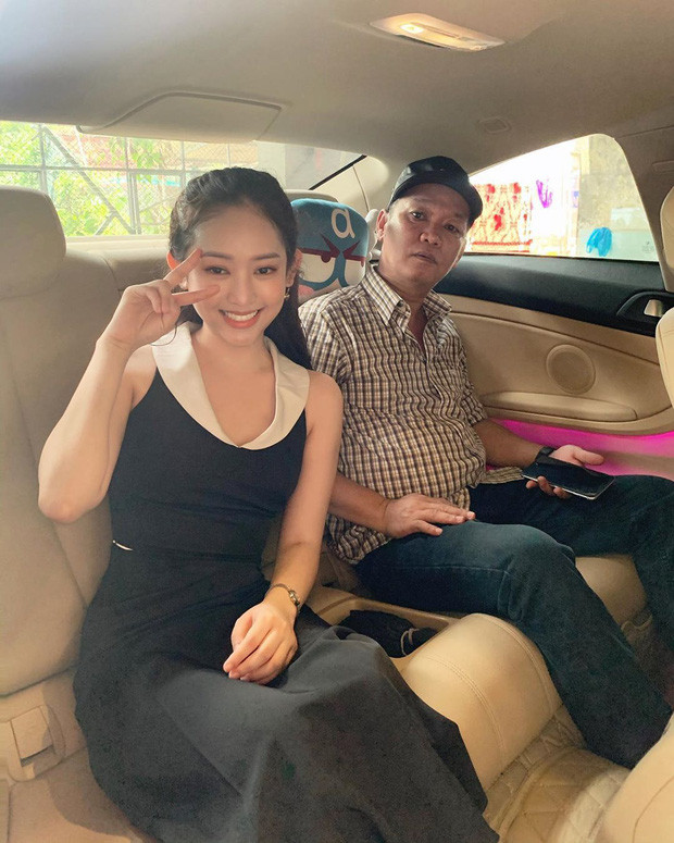 Cụ thể, Thúy Vi có dịp về quê hương Cà Mau thăm gia đình. Chẳng mấy khi có dịp trở về nhà, cô nàng tranh thủ đi ăn khắp nơi, đủ các món đặc sản vì sợ sau khi trở lại Sài Gòn sẽ không thể tìm thấy một quán ăn ưng ý.