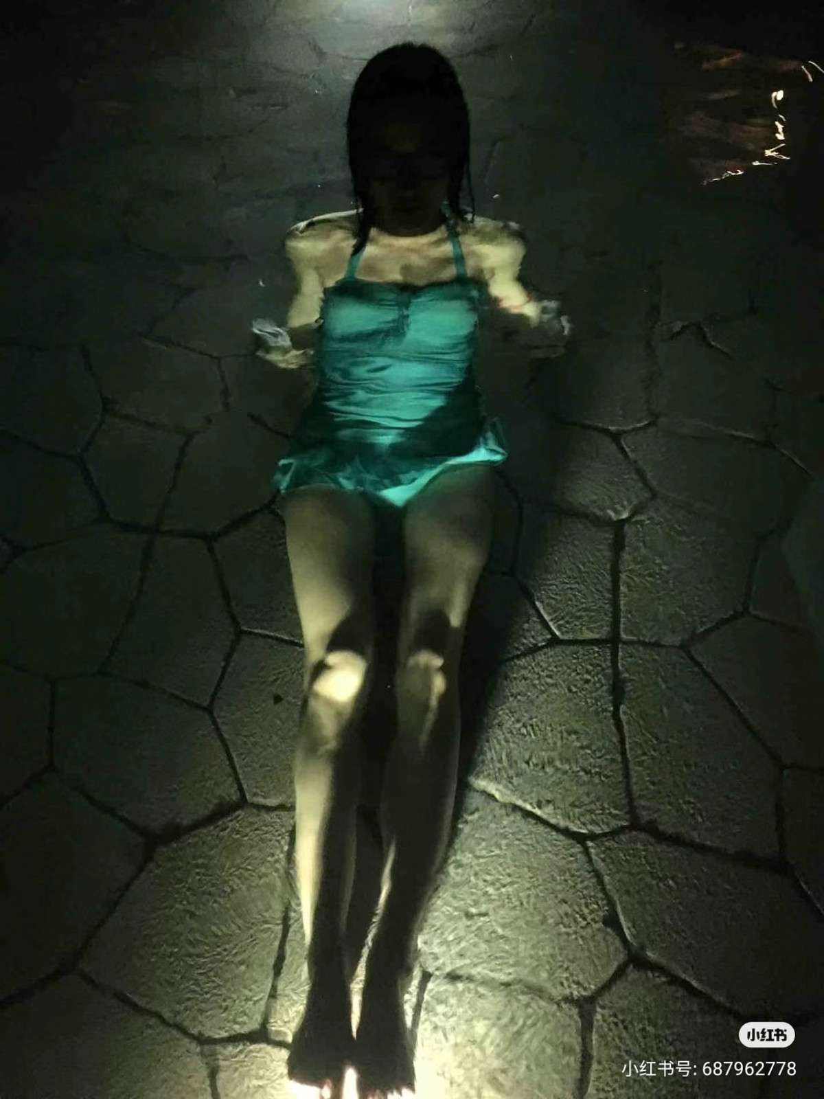 Ban đêm nhìn cảnh này chắc sợ hết hồn.