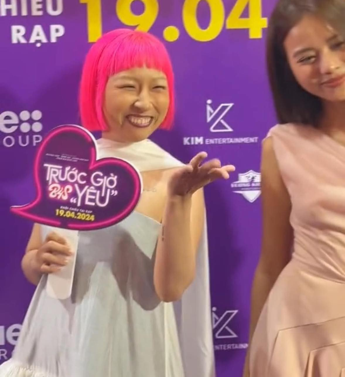 Không sở hữu nhan sắc nổi bật nhưng Trang Hý luôn biết cách để làm mình nổi bật giữa những người khác.