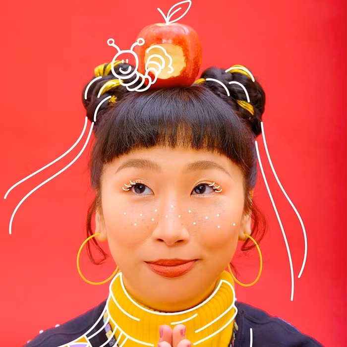 Không sở hữu một gương mặt xinh đẹp, cuốn hút như những hotface, hotgirl; cũng chẳng có một vóc dáng chuẩn chỉnh, cân đối, Trang Hý là một trong số ít những cô nàng nổi tiếng nhờ tính cách vui vẻ, hồn nhiền và hài hước của mình.