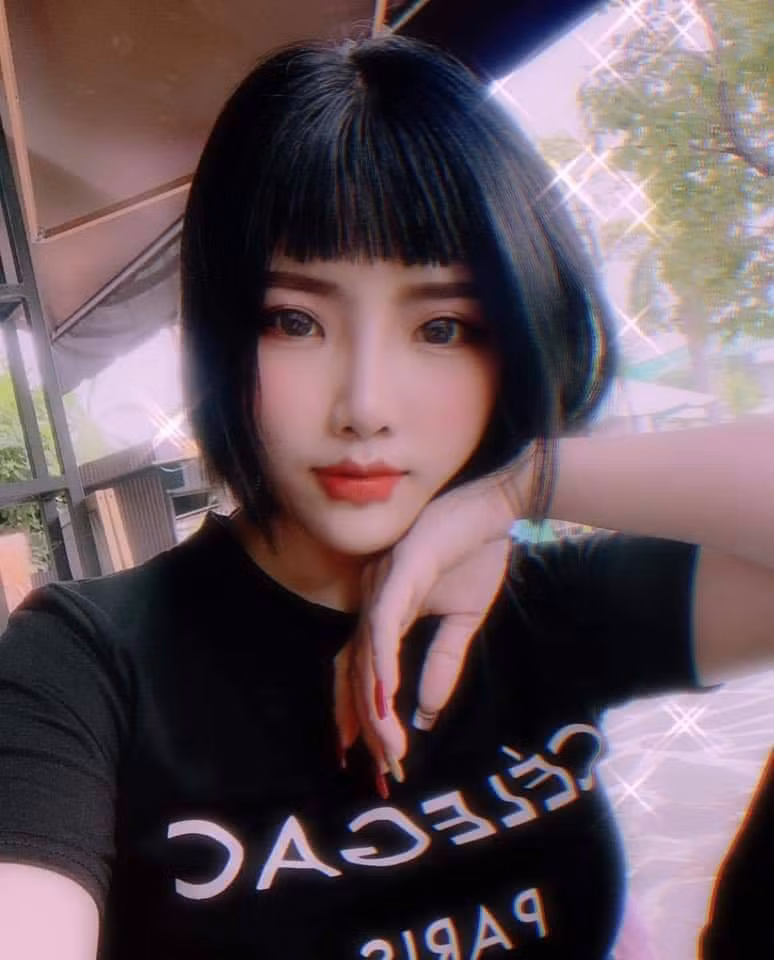 Loại môi với tạo hình răng cưa này phù hợp với tất cả các màu son, từ cam, hồng, đỏ đến nude.