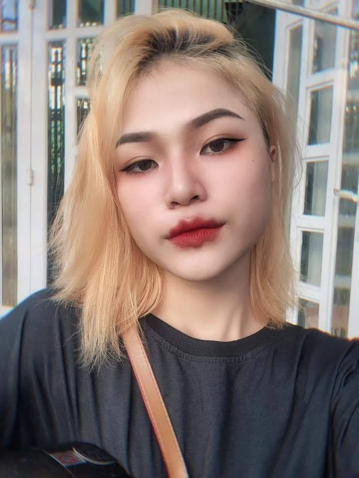 Tuy nhiên nhiều ý kiến cho rằng tạo hình môi răng cưa là trào lưu kinh dị và không hiểu đẹp ở chỗ nào. "Hết halloween rồi mà các chị vẫn muốn hoá trang. Nhìn thế này trông phát khiếp lên được" - Facebooker có tên T.M bình luận.