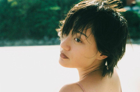 Hồ Thu Anh (sinh năm 1994, Hà Nội) cũng là một gương mặt nổi bật trong giới mẫu ảnh khi sở hữu mái tóc ngắn cực cá tính này.