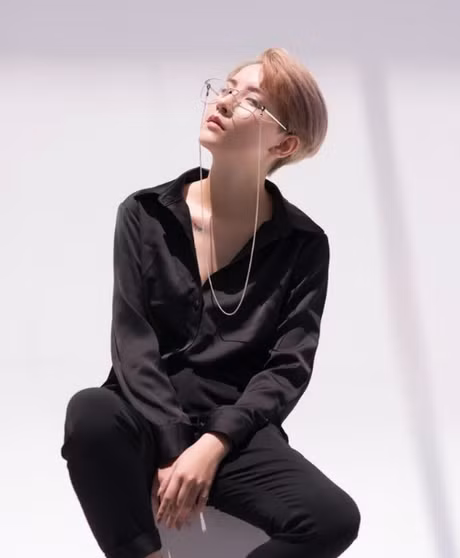 Hồng Xuân cho biết đã gắn liền với mái tóc ngắn từ năm 20 tuổi. Ít ai biết, cô nàng từng vấp phải sự phản đối kịch liệt từ phía gia đình do cắt tóc quá ngắn như thế này.