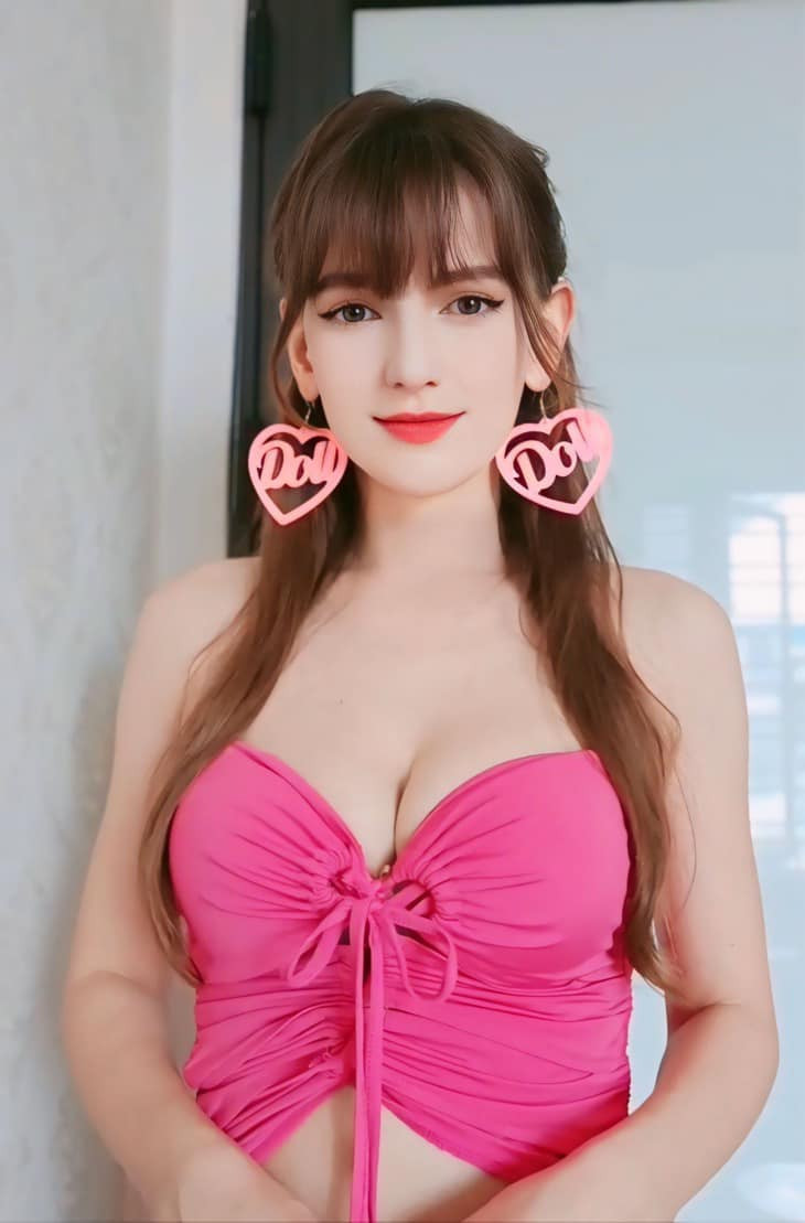 Bánh đa cua, bánh cuốn, bánh mì là những món ăn Việt được cô nàng rất yêu thích.