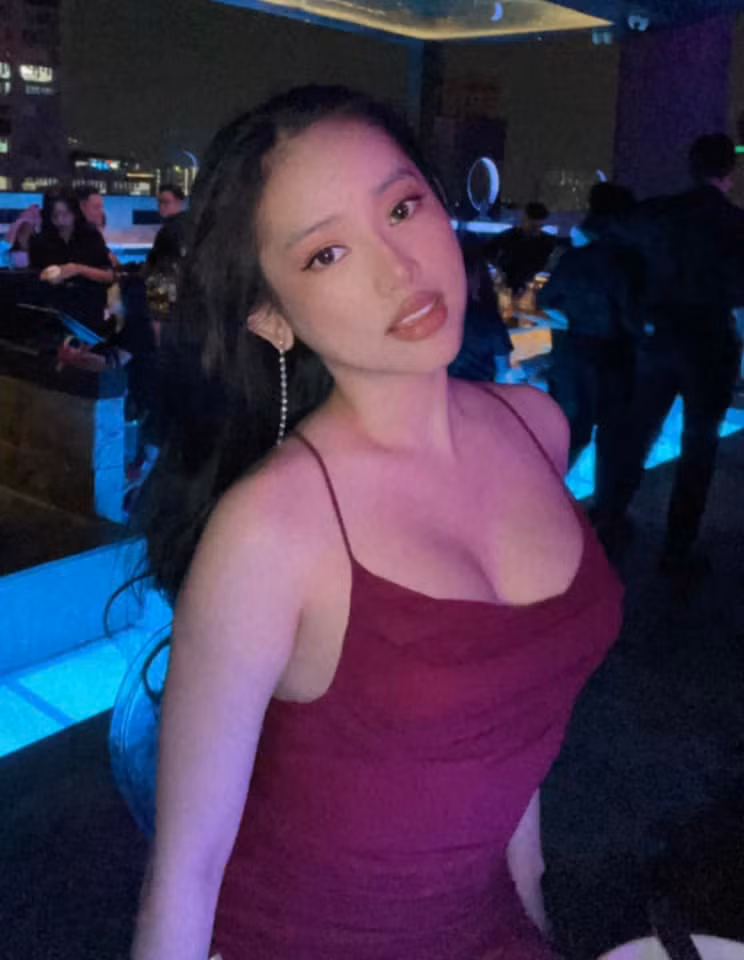 Phong cách ăn mặc của Thúy Vi gợi cảm, quyến rũ hơn trước rất nhiều.