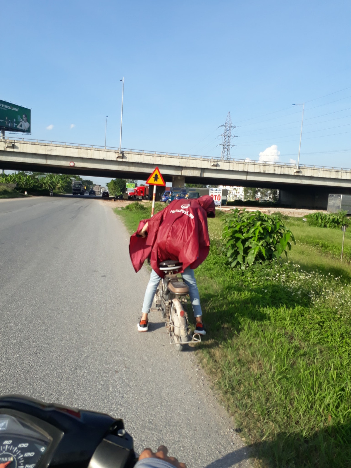 Phương pháp thay thế tuyệt vời khi quên mang áo chống nắng đi học.