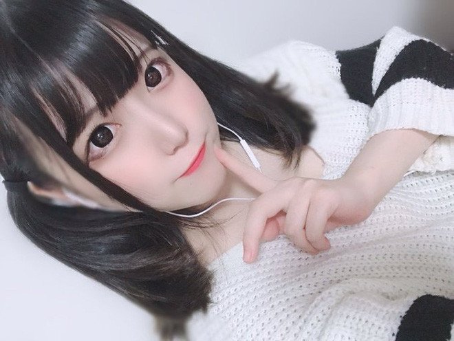 Mỗi bức ảnh mà hot girl này đăng tải đều đốn tim người nhìn vì thật sự rất xinh và dễ thương. Ấy vậy mà Aikatan nhanh chóng có được lượng người theo dõi lớn.