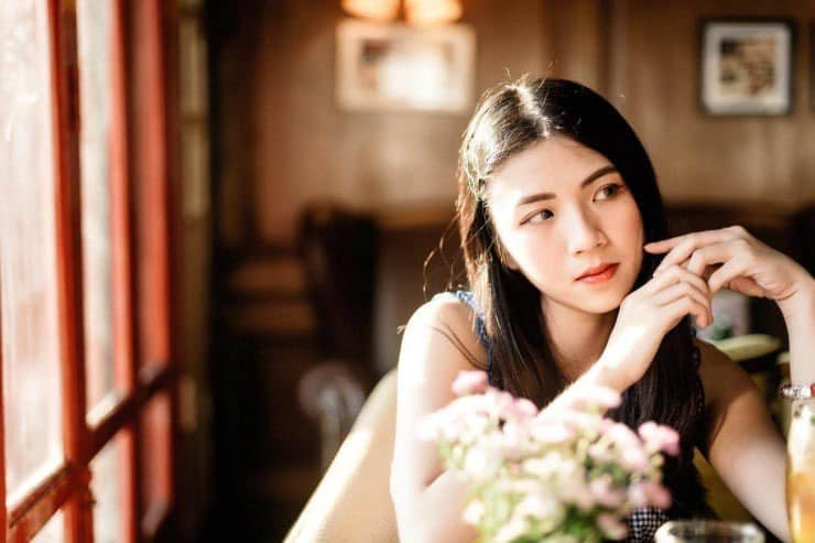 Tuy nhiên, "Hot girl ống nghiệm" sau đó cũng gặp không ít thị phi. Cô bị cho rằng đã cư xử không đúng với bạn bè. Chính vậy, cô bị rất nhiều người yêu mến quay lưng, lên án mạnh mẽ.