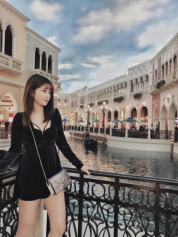 Không chỉ giàu có và giỏi giang, Cẩm Tú còn có một tình yêu đẹp kéo dài 2 năm với người bạn trai Anh Quang. Sắp tới, họ sẽ tổ chức đám cưới vào tháng 12 này ở Hà Nội.