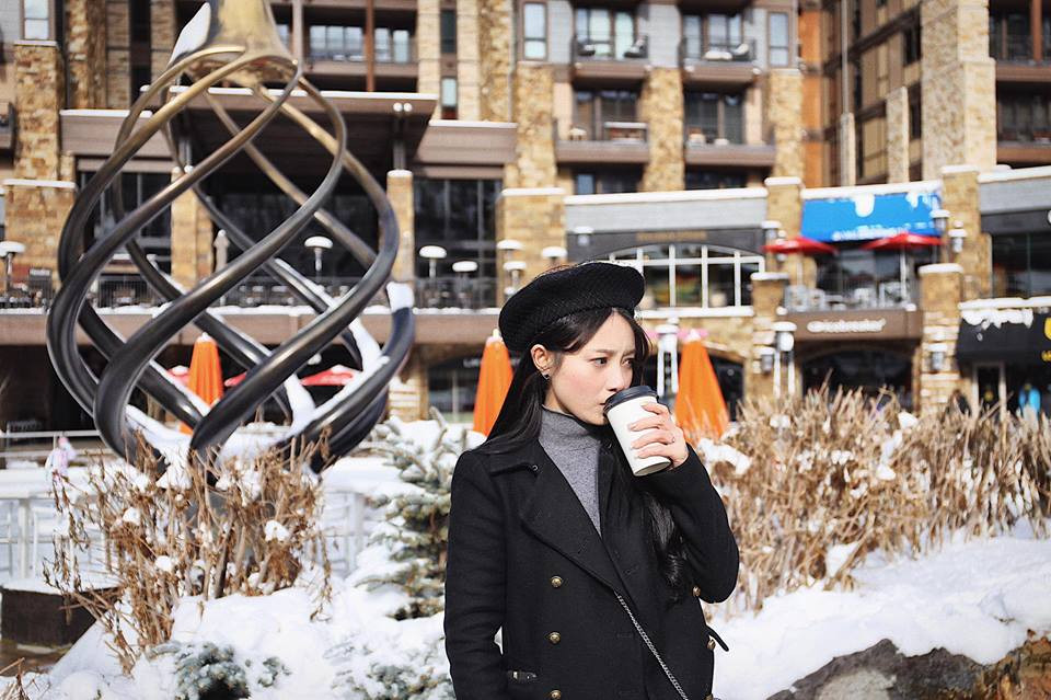 Tuy nhiên, Cẩm Tú cũng không muốn bị hiểu nhầm rằng chỉ biết ăn chơi, hưởng thụ nhờ thành quả lao động của bố mẹ. Hot girl hội Rich Kid tâm sự vị trí, công việc hiện tại cô có được là nhờ vào sự nỗ lực của bản thân. Sau khi ra trường và có công việc ổn định, Tú đã không còn nhận tiền từ bố mẹ.