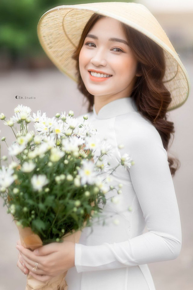 Nữ giảng viên tiếp theo được nhắc đến là Tiên Ngọc, cô hiện đang giảng dạy tại trường Cao đẳng Nghề Công nghệ cao Hà Nội.