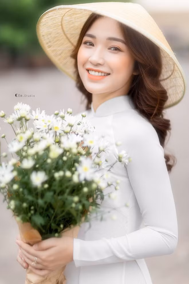 Nữ giảng viên tiếp theo được nhắc đến là Tiên Ngọc, cô hiện đang giảng dạy tại trường Cao đẳng Nghề Công nghệ cao Hà Nội.