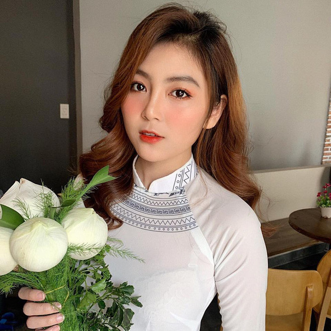 Nam Trân sở hữu chiều cao 1m66 với thân hình lý tưởng số đo 3 vòng 83 – 58 – 92 đáng mơ ước. Cô sinh ra và lớn lên tại Hóc Môn TP Hồ Chí Minh. Gia đình có truyền thống trong ngành giáo dục nên cô muốn nối nghiệp gia đình.