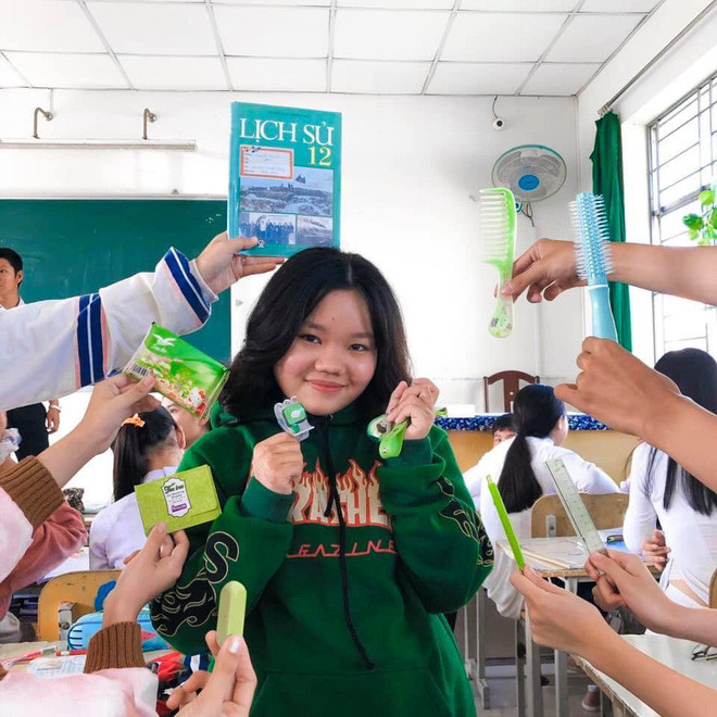 Trend lay cua hoi hoc sinh: Di hoc phai dien do 