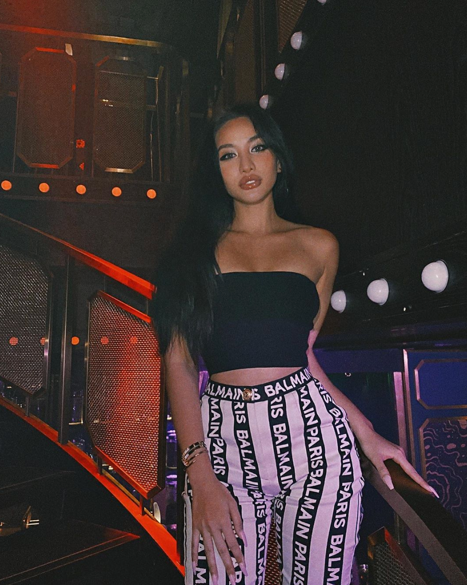 Meo Meo là hot girl sở hữu thần thái sang chảnh, phong cách ăn mặc chất nhất Việt Nam. Kể từ khi tái hôn, cuộc sống của cô nàng càng khiến người khác phải ngưỡng mộ vì vô cùng hạnh phúc.