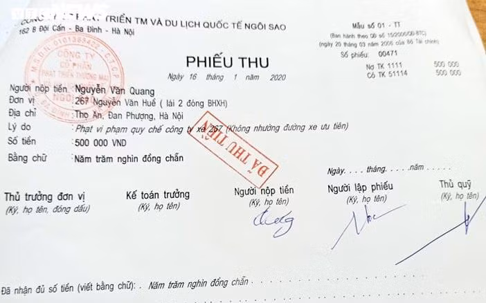 Nghenh ngang chan duong xe cap cuu: Tai xe taxi Vic van nguy bien