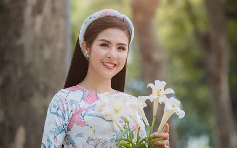 Sau 9 năm đăng quang, Hoa hậu Ngọc Hân ngày càng xinh đẹp và phát triển sự nghiệp với vai trò một nhà thiết kế. Trước đó cô bị ném đá nhiều lần vì quá mờ nhạt trong nhiệm kì hoa hậu.