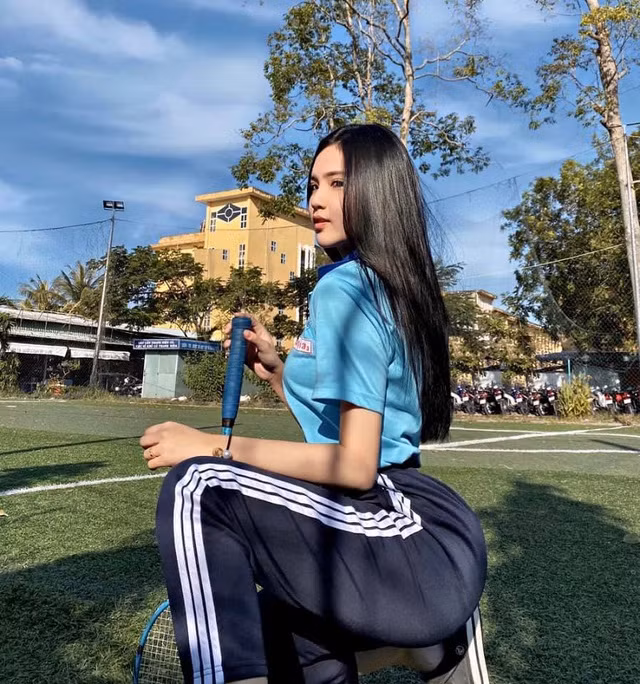 Sinh năm 2002, nữ sinh Việt sở hữu body nóng bỏng, đặc biệt là vòng 3 cực thu hút.