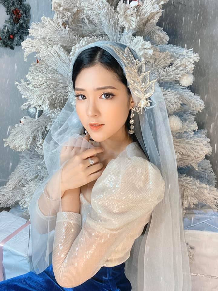 Hiện tại, Đoan Nghi muốn toàn tâm học tập để có một kết quả thật tốt, tập trung vào kỳ thi quan trọng sắp tới. Hot girl dự định sẽ theo đuổi nghệ thuật hoặc nghề trong lĩnh vực thẩm mỹ.