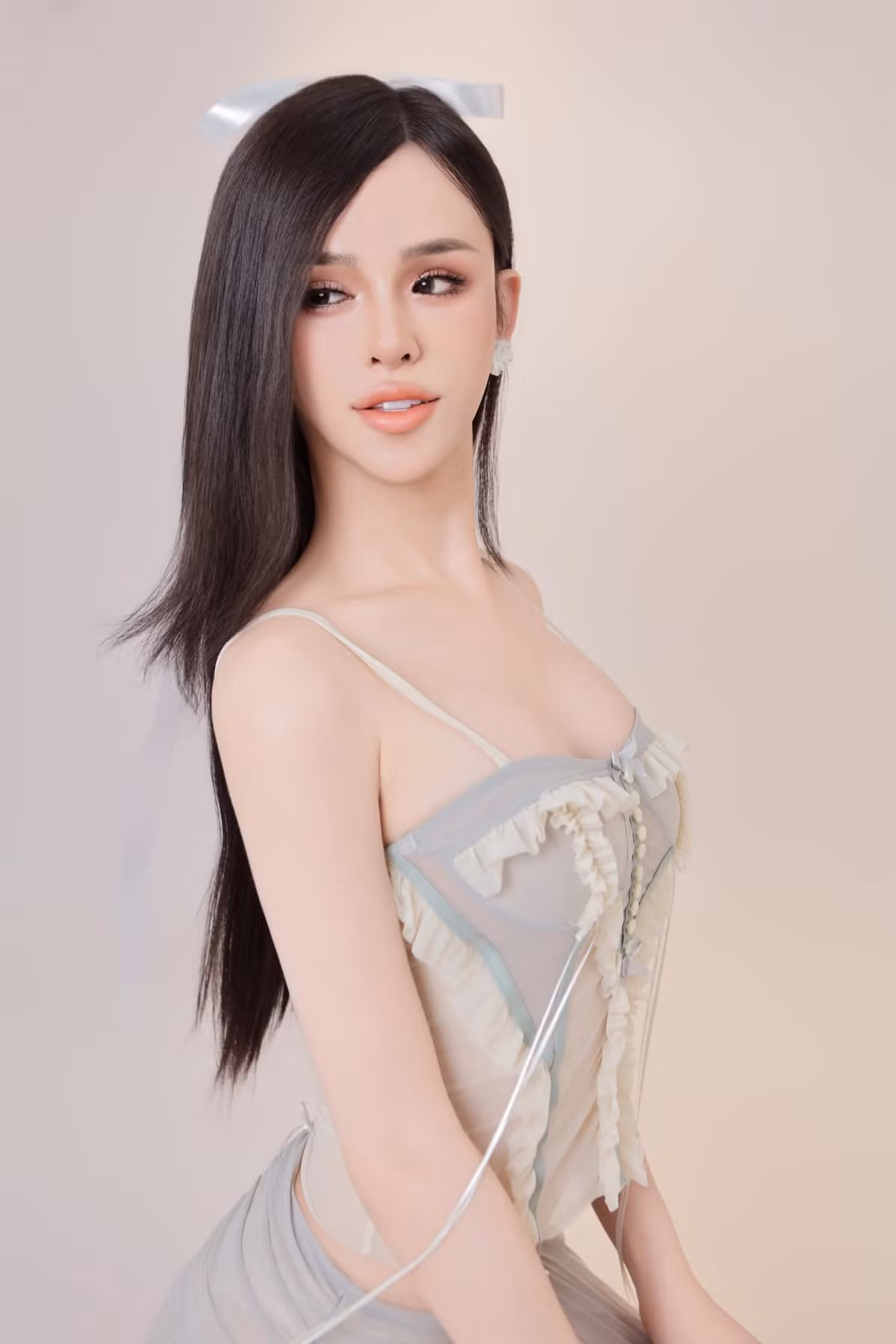 Được biết gia đình Trần Đức Bo không ủng hộ quyết định chuyển giới của cô, sợ con sang đó lỡ có gì nguy hiểm. Đứng trước quyết định cứng rắn của con, ba mẹ anh chàng cũng đã chiều lòng.