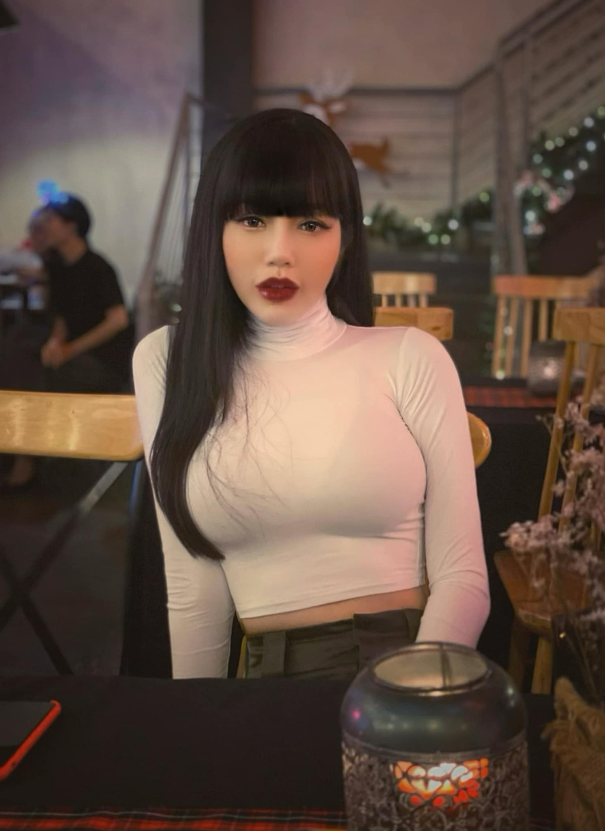 Dù đã 33 tuổi nhưng cô nàng sở hữu ngoại hình trẻ trung, xinh đẹp như mới ngoài đôi mươi.