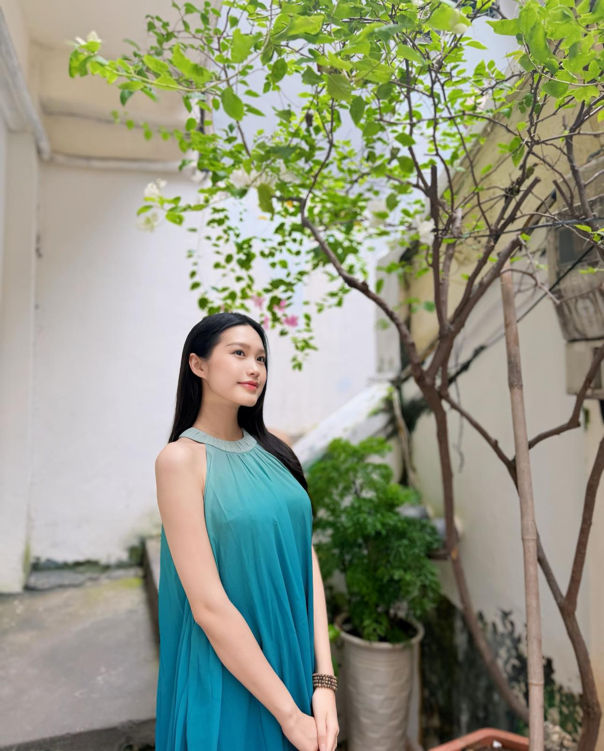 Sau sinh, Doãn Hải My được dân tình khen ngày càng nhuận sắc, đằm thắm.