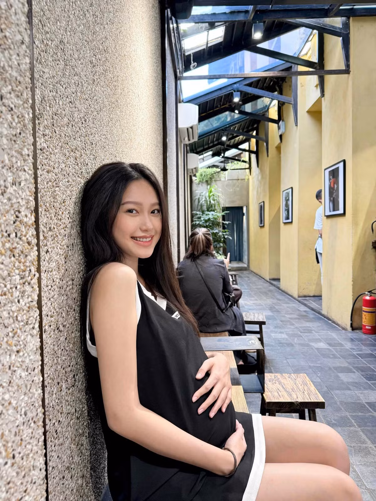 Đám cưới của cặp đôi diễn ra vào cuối năm ngoái, tháng 5 năm nay đón con trai đầu lòng.