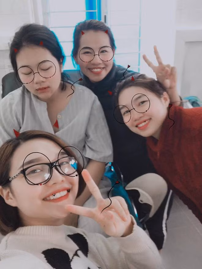 Đã mệt thì chớ, đến thăm chẳng động viên được câu nào thì thôi lại còn chụp ảnh. Đúng là những hành động ngoài bạn thân ra thì không ai dám làm.