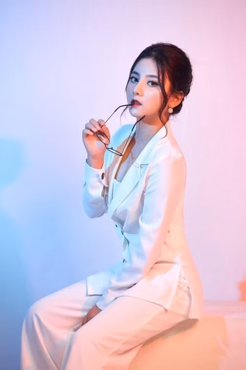 Hiện tại, Huyền Trang đang cố gắng hoàn thành tốt chương trình học ở trường, chuẩn bị kỹ càng nhất cho kỳ thi tốt nghiệp THPT Quốc gia sắp tới, đồng thời lựa chọn cho mình một ngôi trường Đại học phù hợp với bản thân.