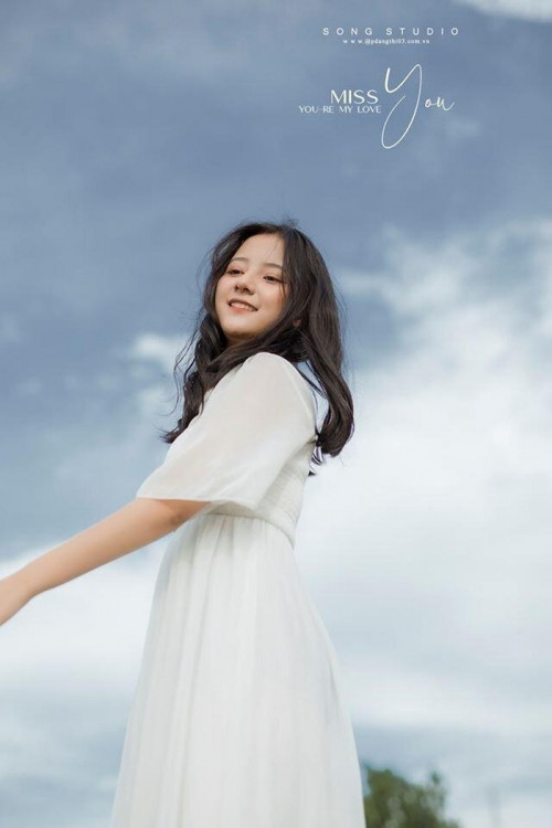 Nhan sắc trong trẻo của nữ sinh lớp 12.