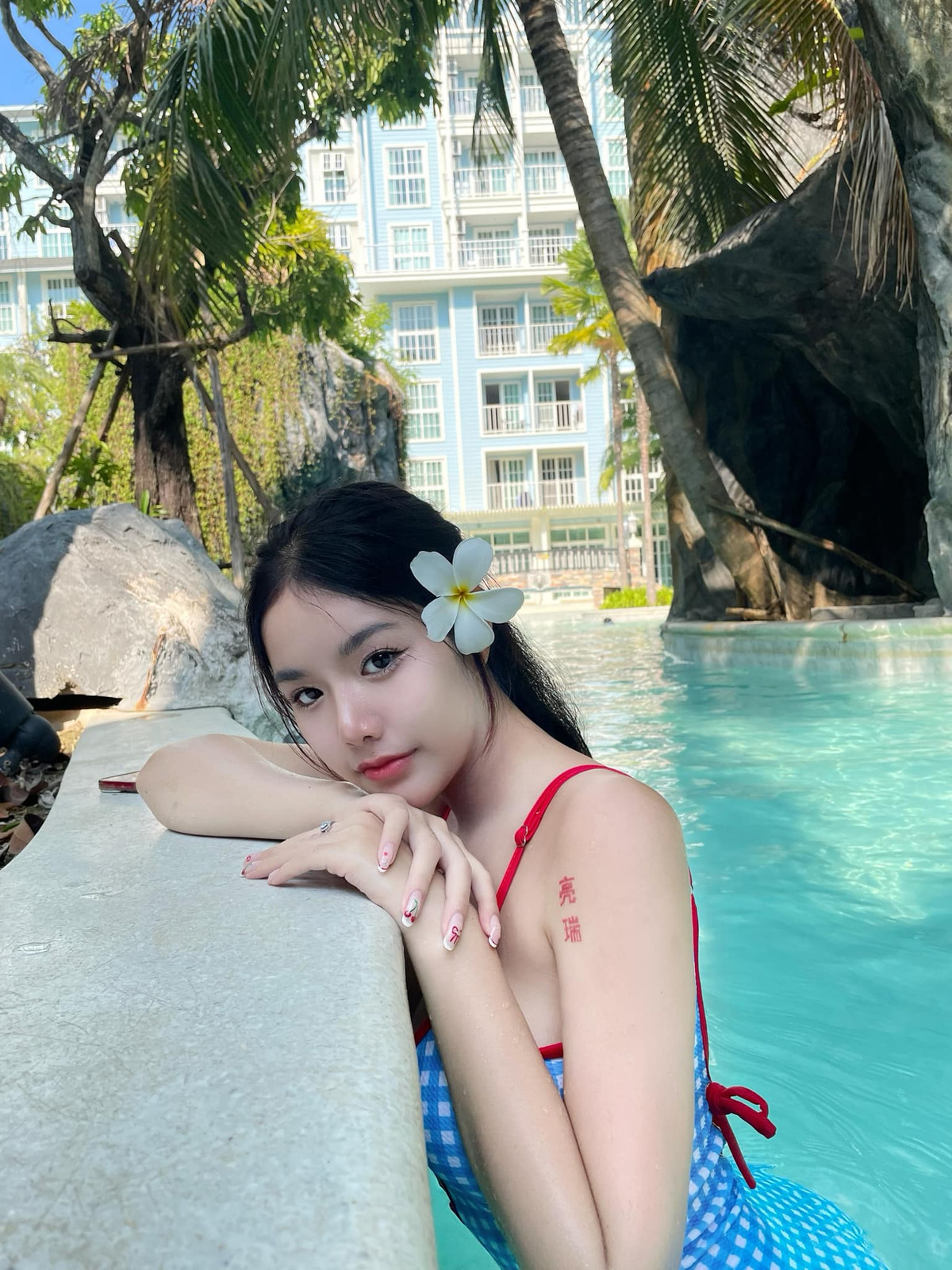 Với gương mặt đẹp, body đâu ra đấy, Kawinthip Kodchawong khá đắt show trong giới người mẫu ảnh tại Thái Lan.