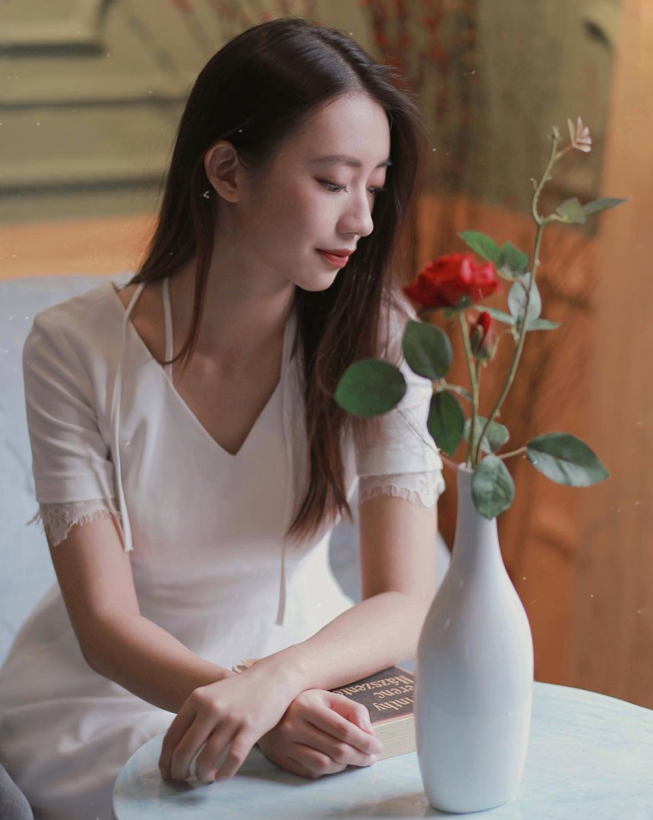 Với khuôn mặt thon, sống mũi cao và góc chụp nghiên "thần thánh", Hải Hà được nhận xét là sở hữu nhan sắc có phần giống diễn viên Jun Vũ.