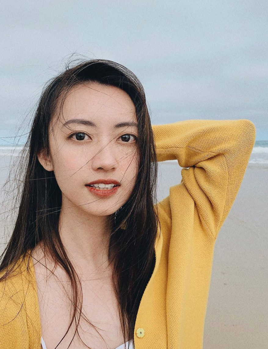 Bạn gái Rocker Nguyễn tên Hải Hà, cô nàng sinh ngày 5/8/1997 và là người Hà Nội.