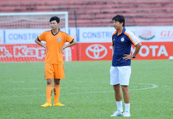 Có một thời gian, Lê Hồng Phúc được bố cho ra sân luyện tập đá bóng. Dù không theo bóng đá chuyên nghiệp nhưng anh vẫn tỏ ra là "con nhà nòi" khi có lối chơi khá thông minh và nhanh nhạy.