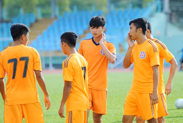 "Tôi muốn con mình học văn hóa cho đến nơi đến chốn rồi sau đó muốn chọn hướng đi nào thì tùy khả năng và sở thích" - HLV Lê Huỳnh Đức từng cho biết.